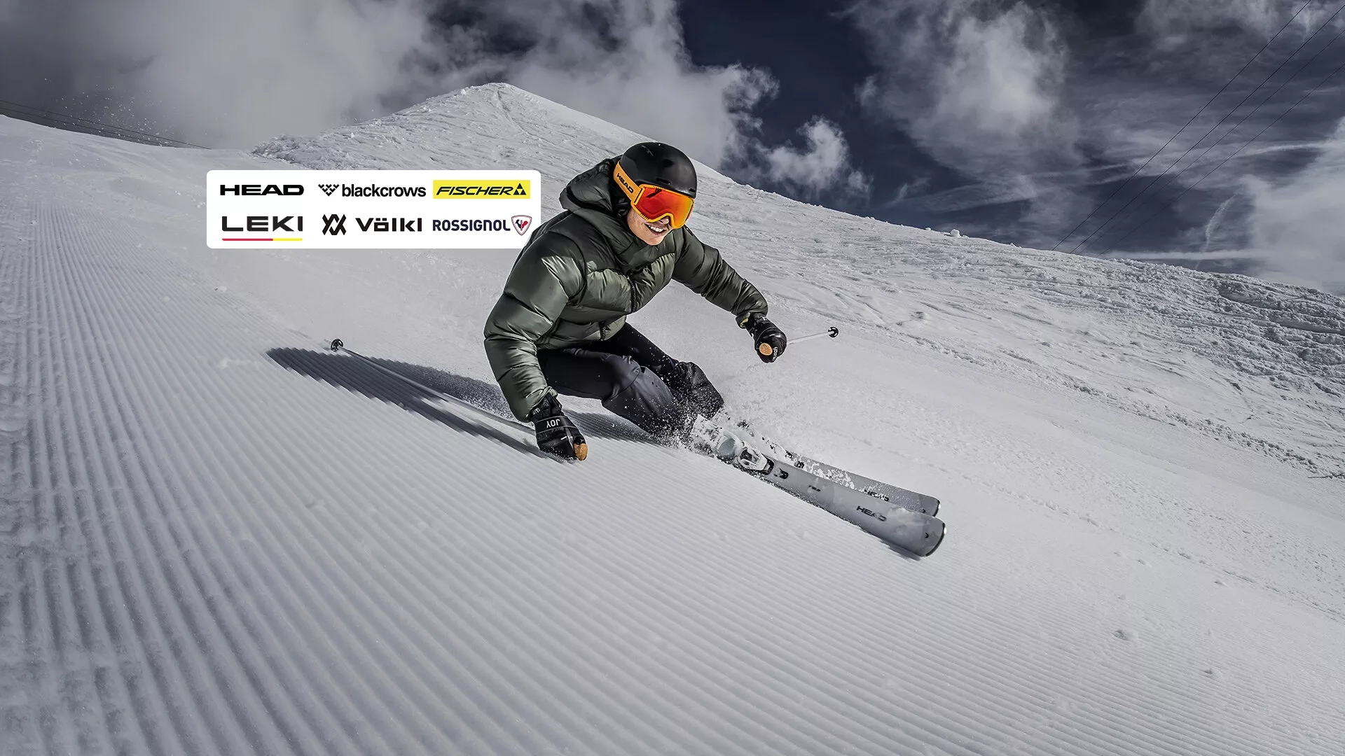 Skiër op een besneeuwde piste